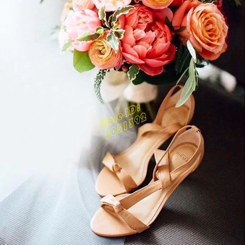 صنادل نسائية كلاسيكية جديدة بك - مراجعة Leather Classic Strap وسعره