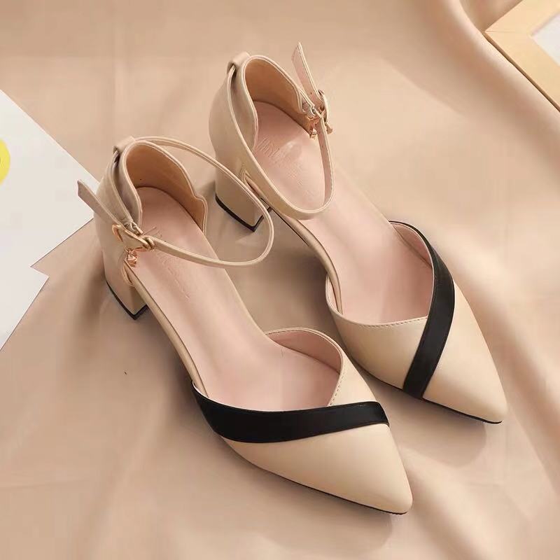أحذية نسائية كلاسيكية بكعب مرب - مراجعة Leather Classic Strap وسعره