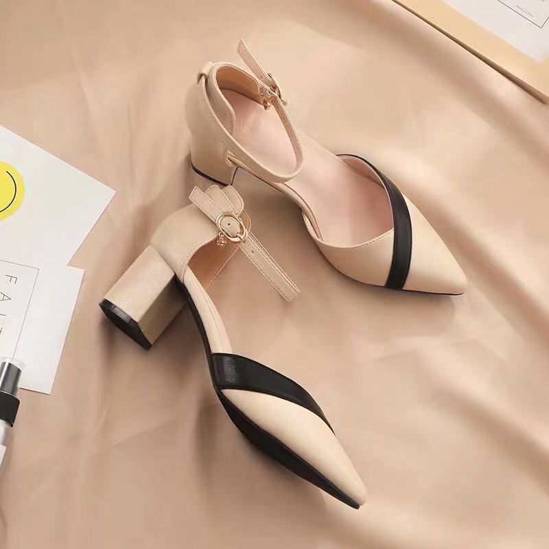 أحذية نسائية كلاسيكية بكعب مرب - مراجعة Leather Classic Strap وسعره