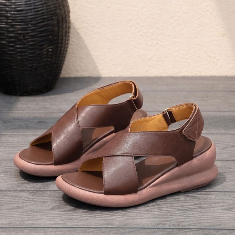 أحذية نسائية كلاسيكية فاخرة من - مراجعة Leather Classic Strap وسعره