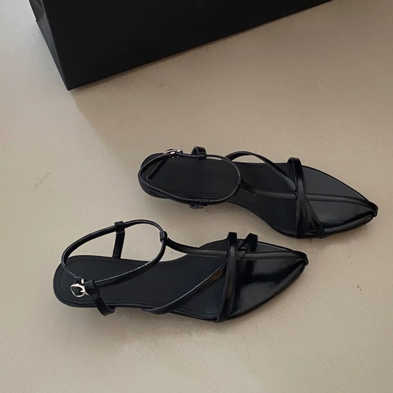 صندل نسائي أسود من الجلد اللام - مراجعة Leather Classic Strap وسعره