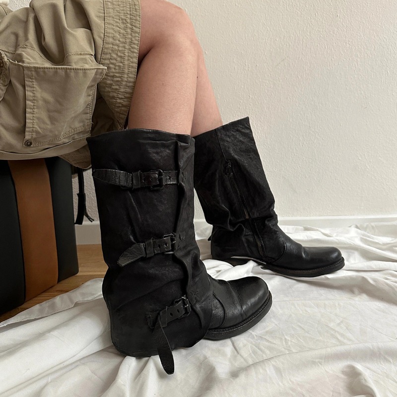 أحذية نسائية كلاسيكية فاخرة من - مراجعة Leather Classic Strap وسعره