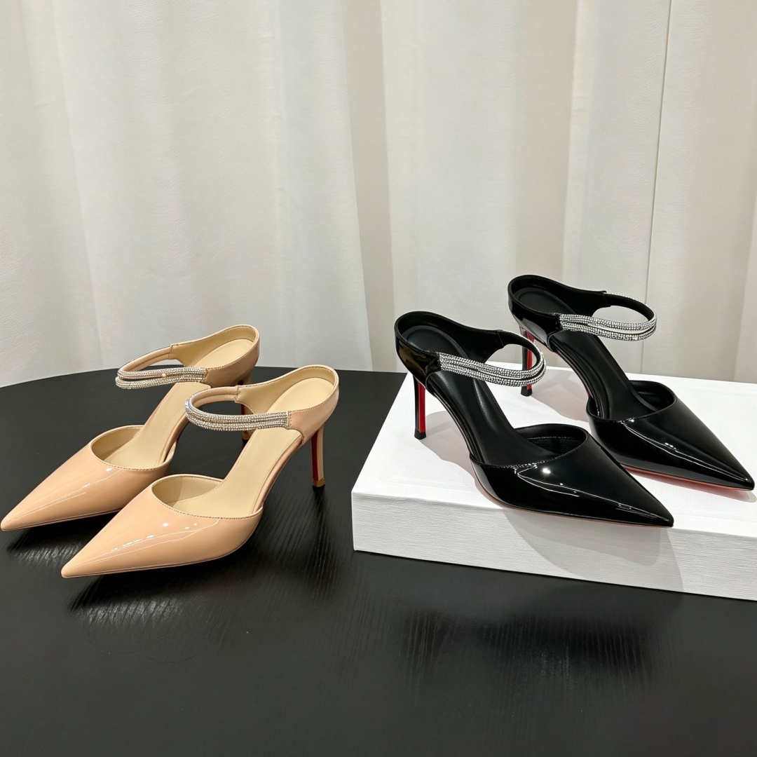 حذاء نسائي بكعب عالٍ من الجلد  - مراجعة Leather Classic Strap وسعره